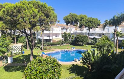 Resale - Apartment - Middle Floor Apartment - Estepona - El Presidente