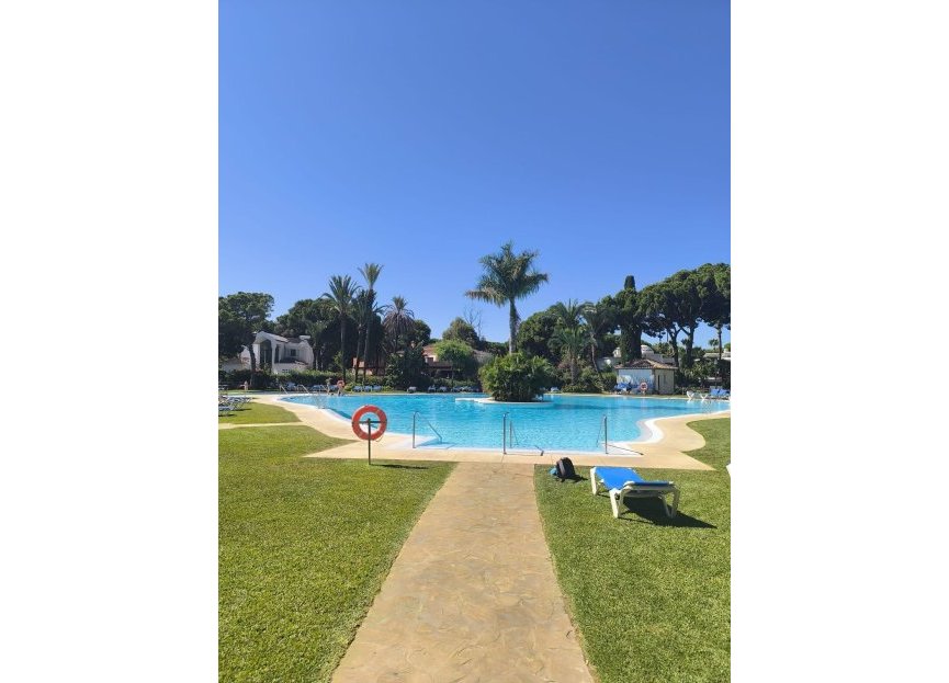 Resale - Apartment - Middle Floor Apartment - Estepona - El Presidente
