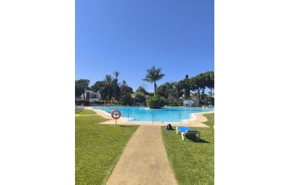 Resale - Apartment - Middle Floor Apartment - Estepona - El Presidente