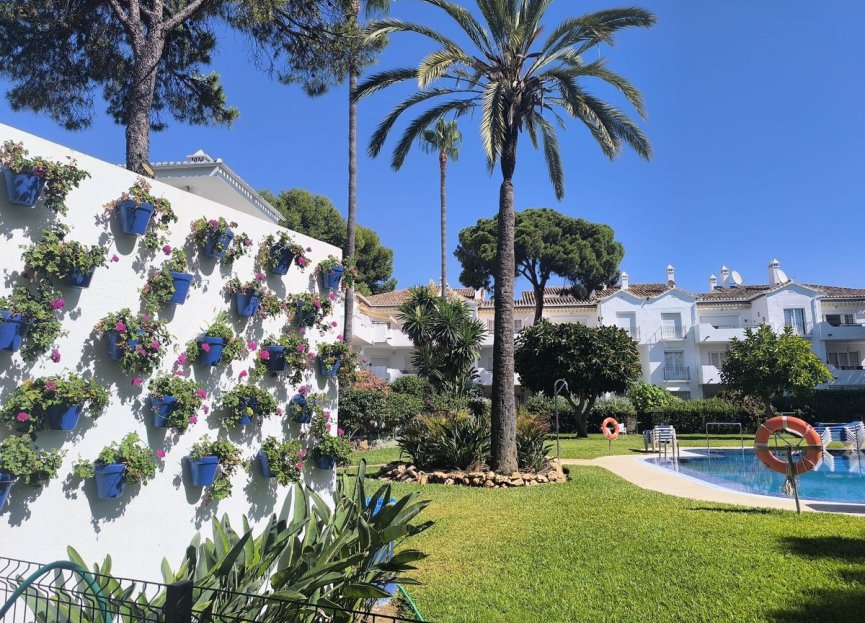 Resale - Apartment - Middle Floor Apartment - Estepona - El Presidente