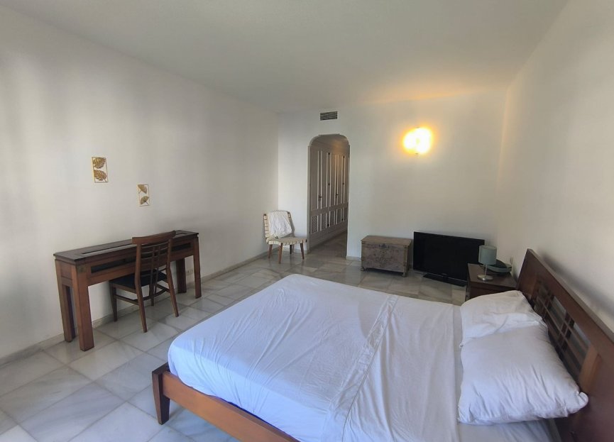 Resale - Apartment - Middle Floor Apartment - Estepona - El Presidente