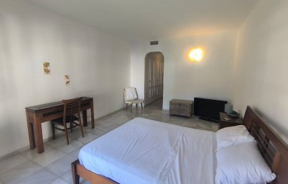 Resale - Apartment - Middle Floor Apartment - Estepona - El Presidente