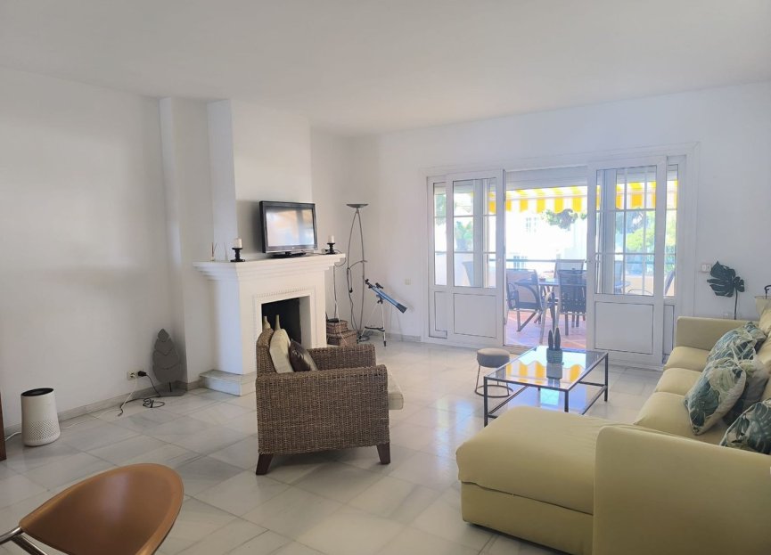 Resale - Apartment - Middle Floor Apartment - Estepona - El Presidente