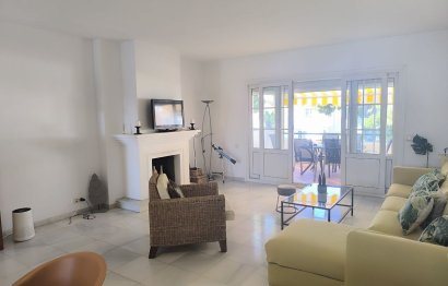 Resale - Apartment - Middle Floor Apartment - Estepona - El Presidente