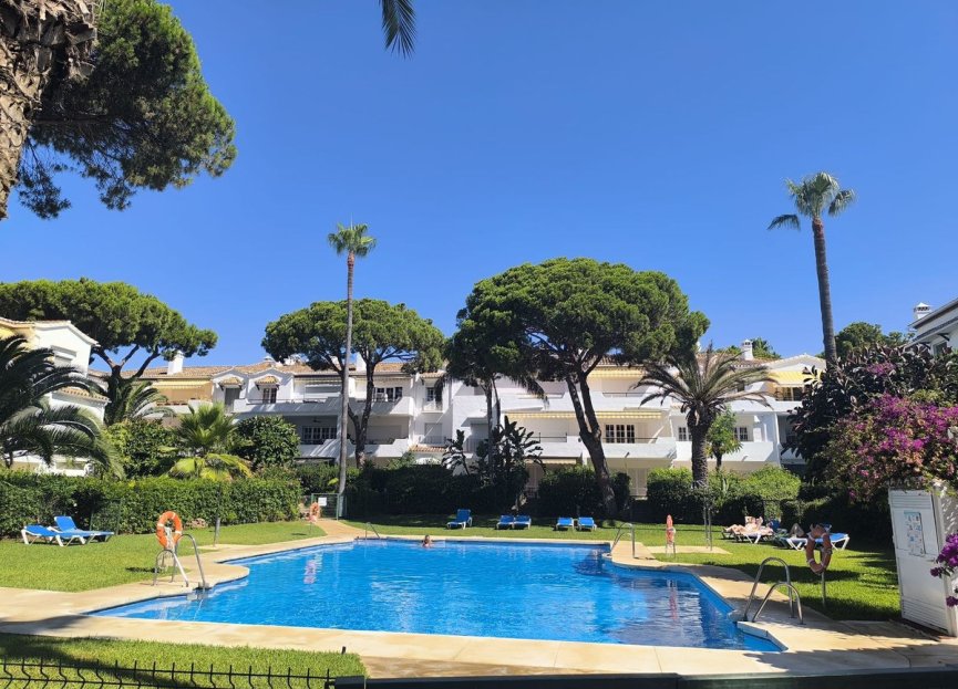 Resale - Apartment - Middle Floor Apartment - Estepona - El Presidente