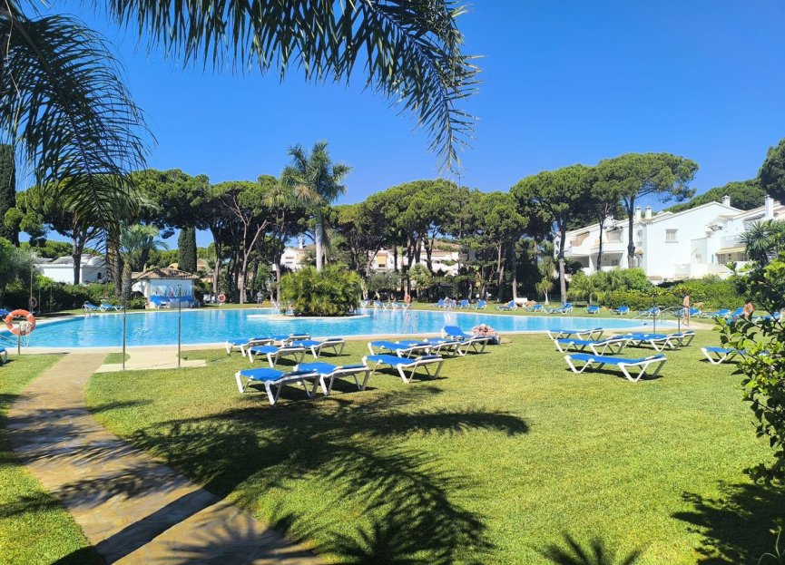 Resale - Apartment - Middle Floor Apartment - Estepona - El Presidente