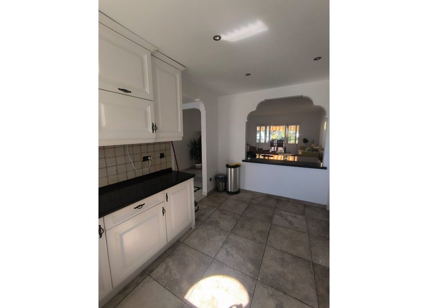 Resale - Apartment - Middle Floor Apartment - Estepona - El Presidente