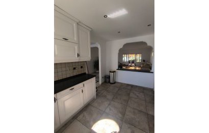 Resale - Apartment - Middle Floor Apartment - Estepona - El Presidente