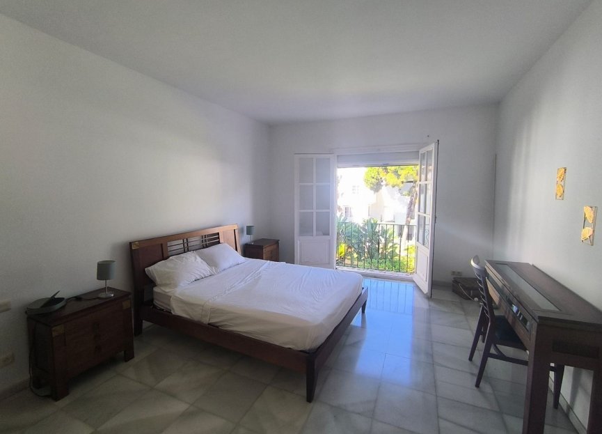 Resale - Apartment - Middle Floor Apartment - Estepona - El Presidente