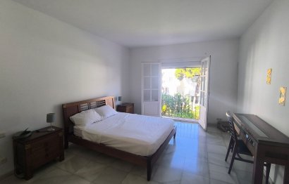 Resale - Apartment - Middle Floor Apartment - Estepona - El Presidente