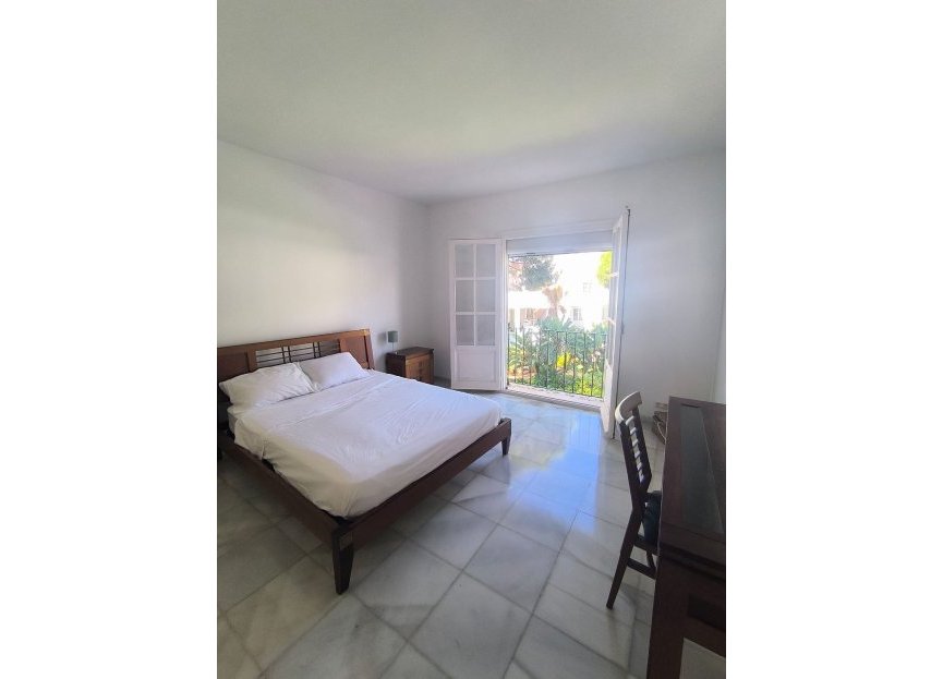 Resale - Apartment - Middle Floor Apartment - Estepona - El Presidente