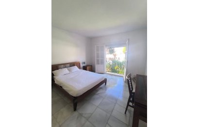 Resale - Apartment - Middle Floor Apartment - Estepona - El Presidente