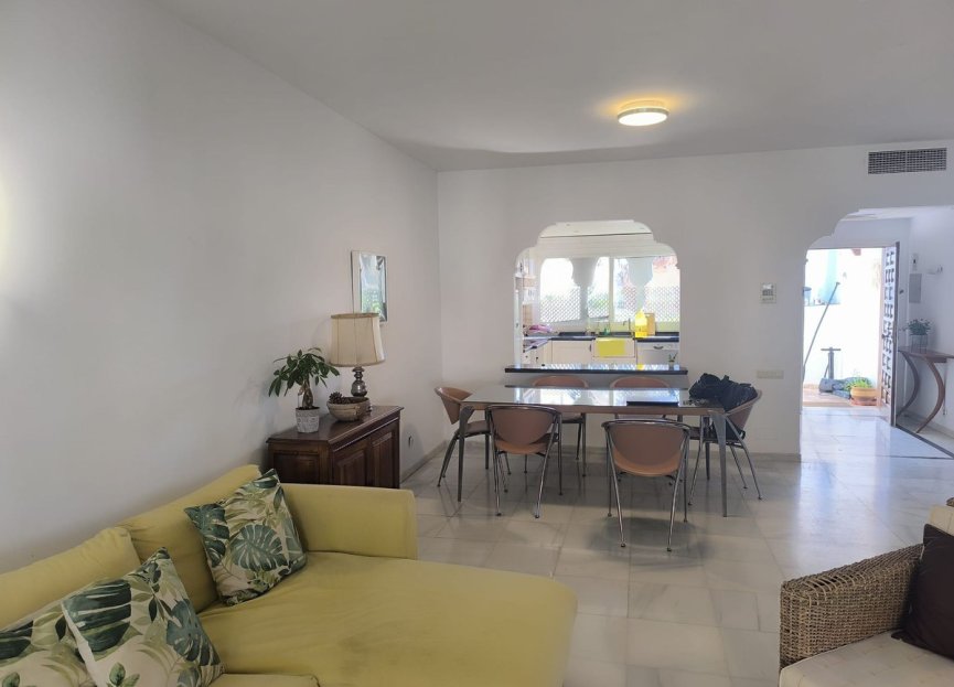 Resale - Apartment - Middle Floor Apartment - Estepona - El Presidente