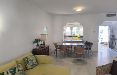 Resale - Apartment - Middle Floor Apartment - Estepona - El Presidente