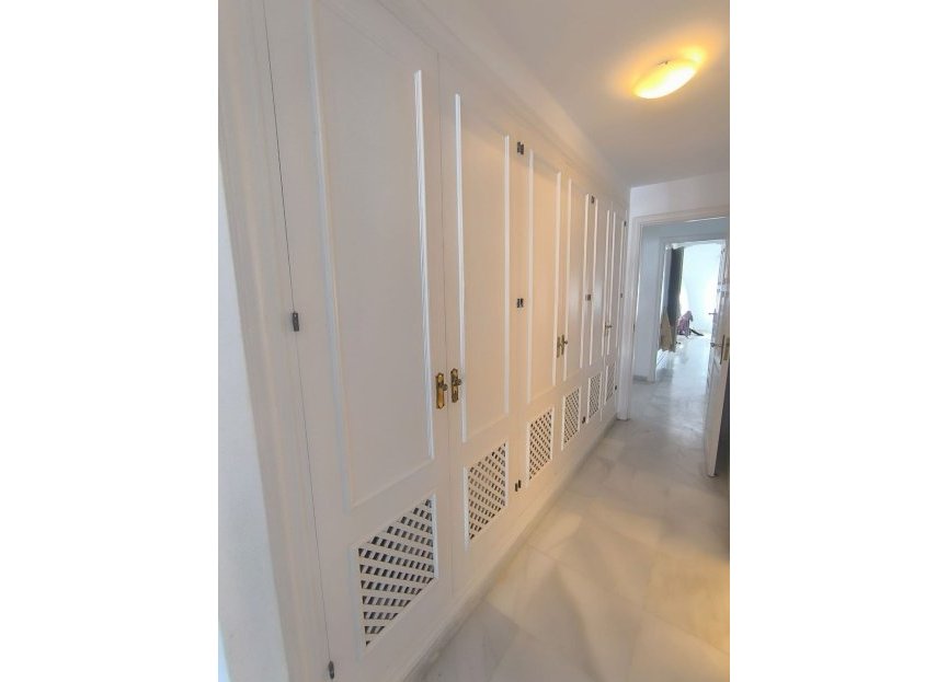 Resale - Apartment - Middle Floor Apartment - Estepona - El Presidente