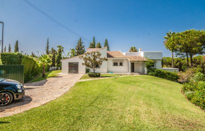 Resale - House - Detached Villa - Marbella - Elviria