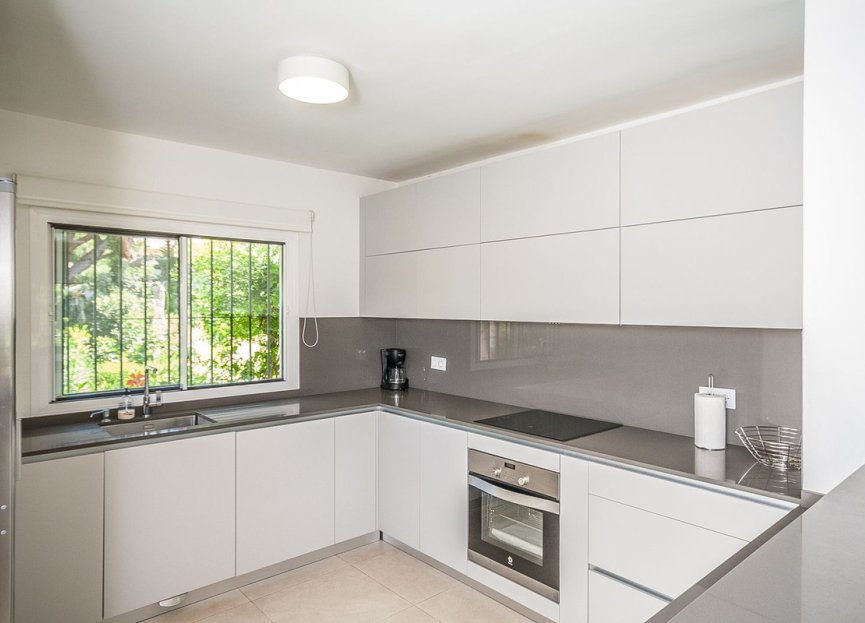 Resale - House - Detached Villa - Marbella - Elviria