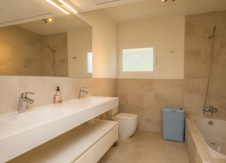 Resale - House - Detached Villa - Marbella - Elviria