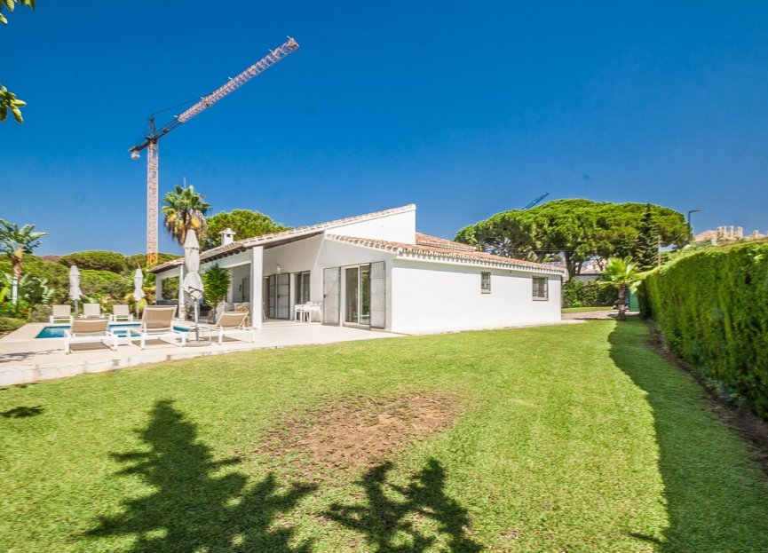 Resale - House - Detached Villa - Marbella - Elviria