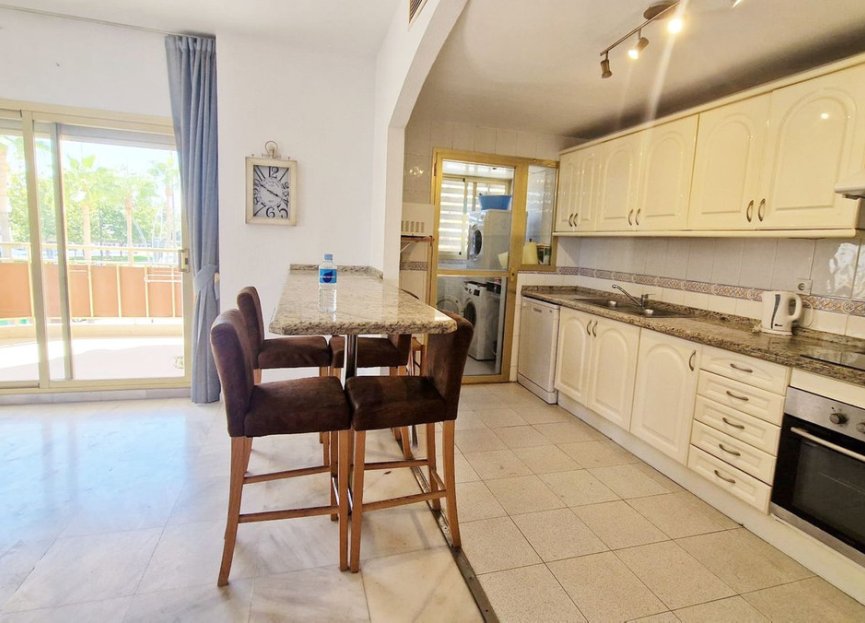 Resale - Apartment - Middle Floor Apartment - Fuengirola - Fuengirola Centro