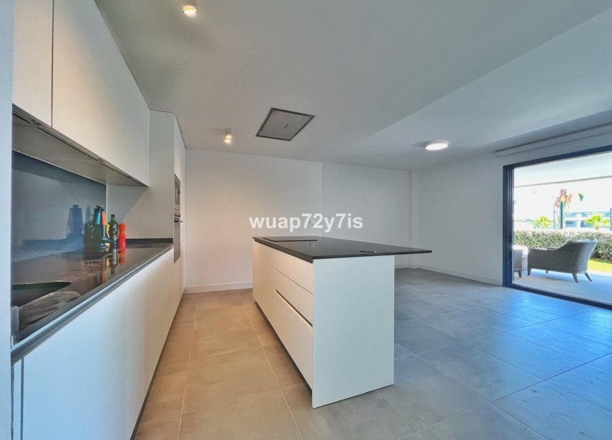 Resale - Ground floor apartment - Estepona - Selwo