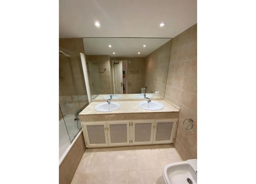 Resale - Apartment - Penthouse - Estepona - Selwo