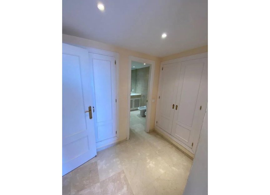 Resale - Apartment - Penthouse - Estepona - Selwo