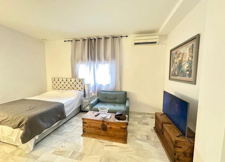 Resale - Apartment - Middle Floor Apartment - Marbella - Nueva Andalucia