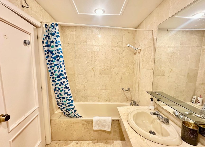 Resale - Apartment - Middle Floor Apartment - Marbella - Nueva Andalucia