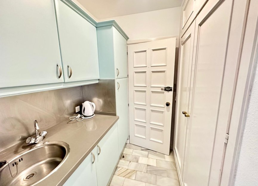 Resale - Apartment - Middle Floor Apartment - Marbella - Nueva Andalucia