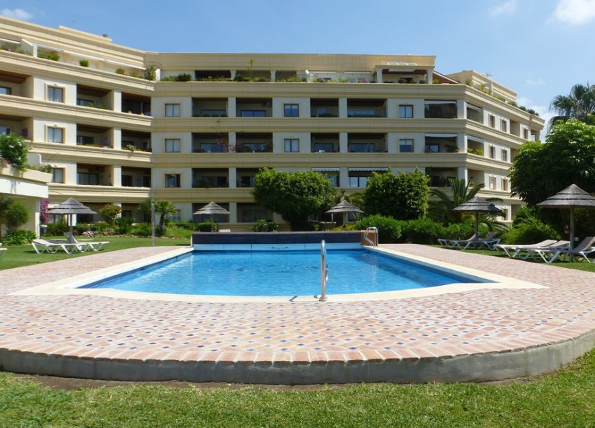 Resale - Apartment - Middle Floor Apartment - Marbella - Nueva Andalucia