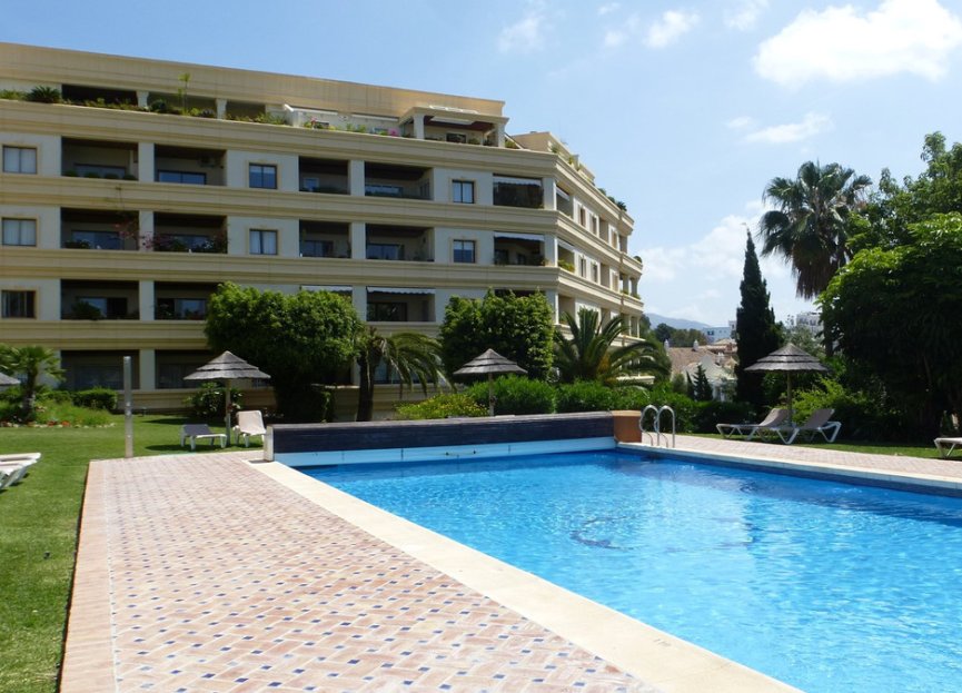 Resale - Apartment - Middle Floor Apartment - Marbella - Nueva Andalucia