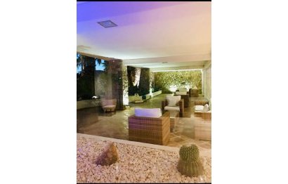 Resale - Apartment - Middle Floor Apartment - Marbella - Nueva Andalucia