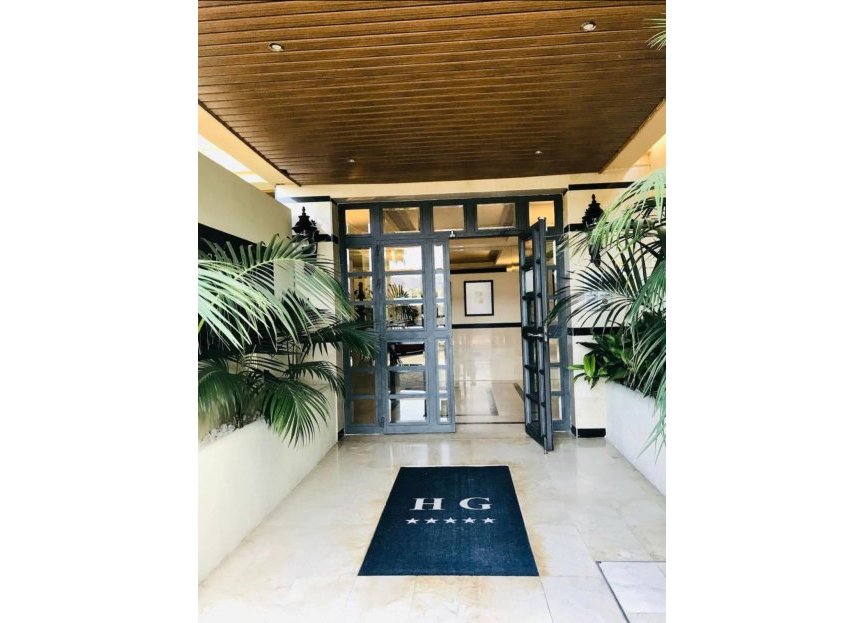 Resale - Apartment - Middle Floor Apartment - Marbella - Nueva Andalucia