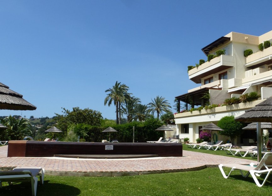 Resale - Apartment - Middle Floor Apartment - Marbella - Nueva Andalucia