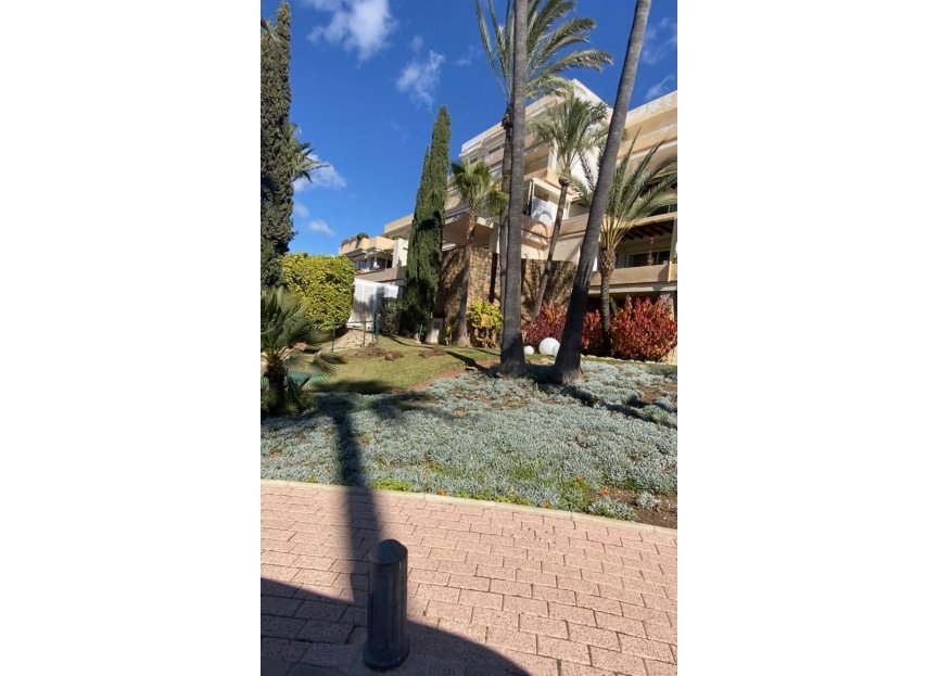 Resale - Apartment - Middle Floor Apartment - Marbella - Nueva Andalucia