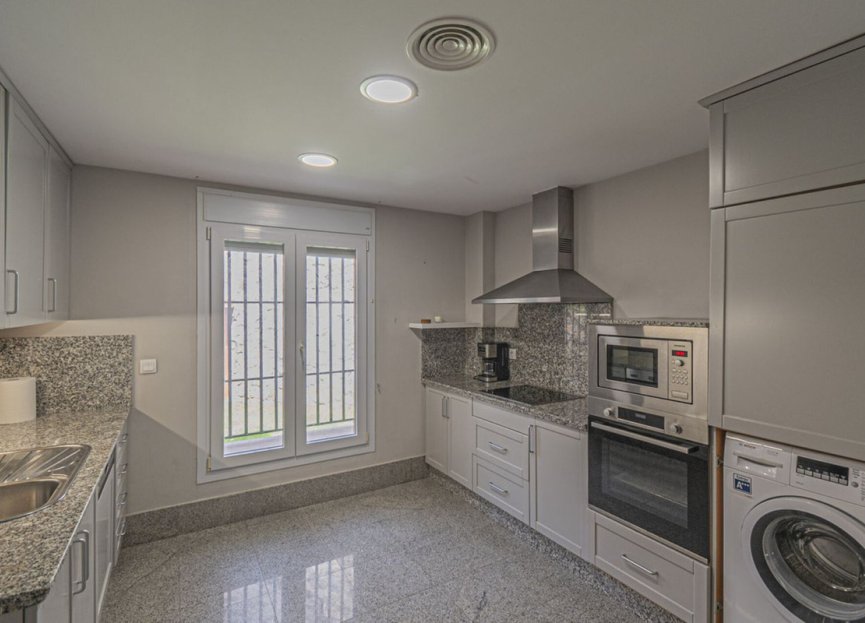 Resale - House - Detached Villa - Marbella - Marbella Centro