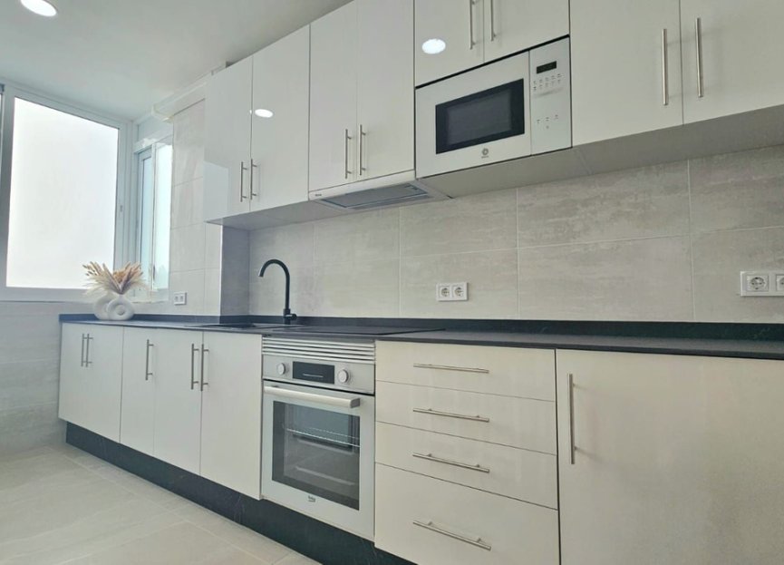 Resale - Apartment - Middle Floor Apartment - Fuengirola - Fuengirola Centro