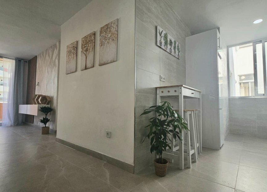 Resale - Apartment - Middle Floor Apartment - Fuengirola - Fuengirola Centro