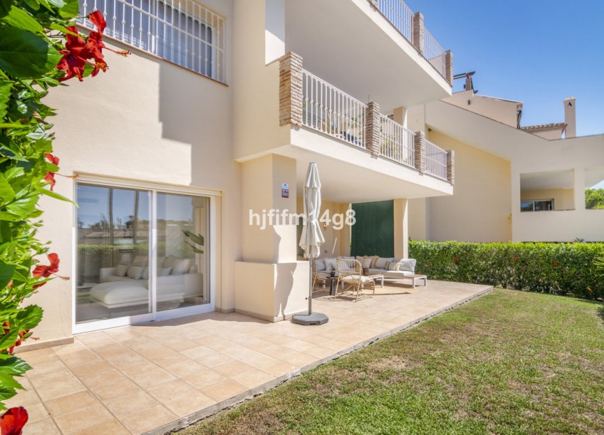 Resale - Apartment - Ground Floor Apartment - Marbella - Nueva Andalucia