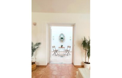 Resale - Ground floor apartment - Estepona - Benavista