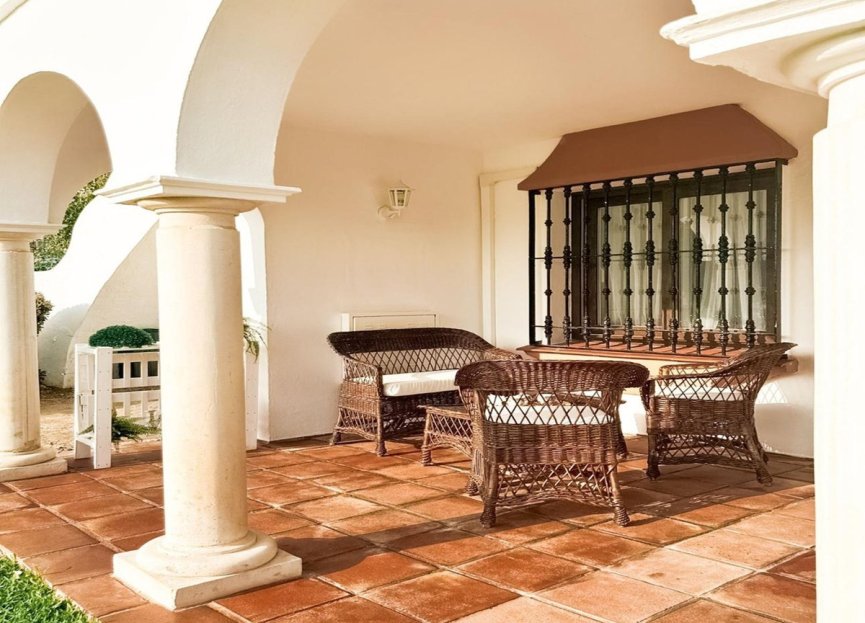 Resale - Ground floor apartment - Estepona - Benavista