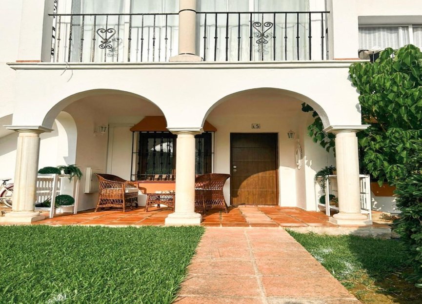 Resale - Ground floor apartment - Estepona - Benavista