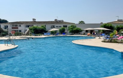 Resale - Ground floor apartment - Estepona - Benavista