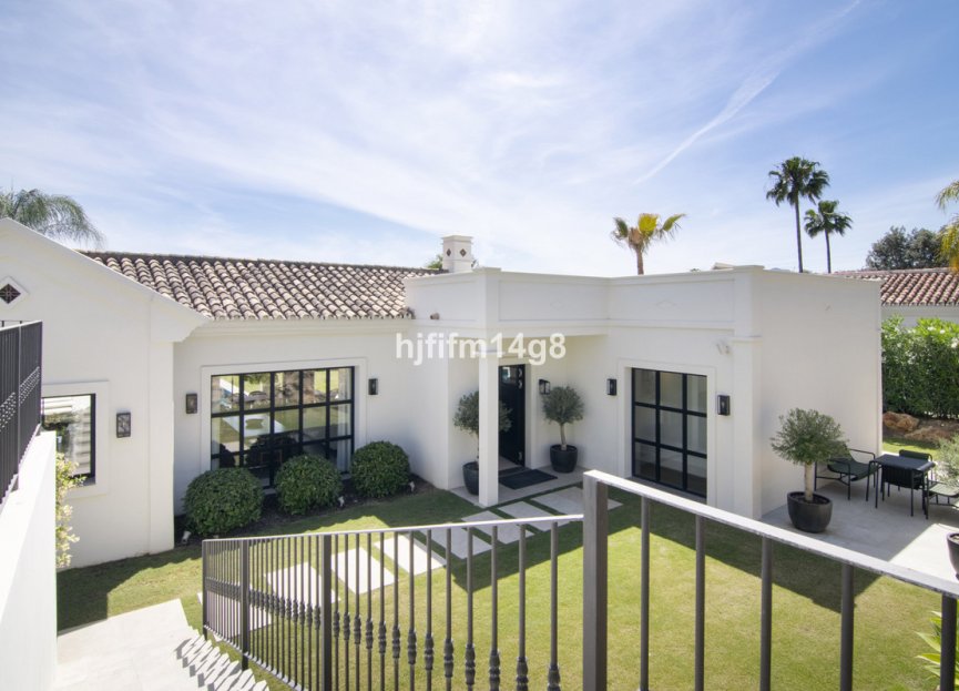 Resale - House - Detached Villa - Marbella - Nueva Andalucia