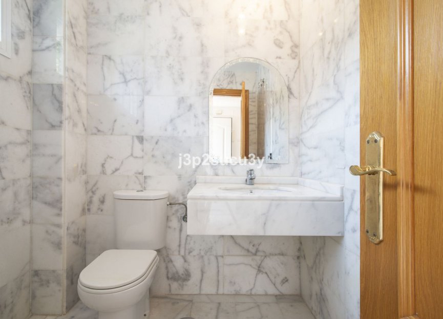 Resale - House - Semi-Detached House - Estepona - Estepona Centro