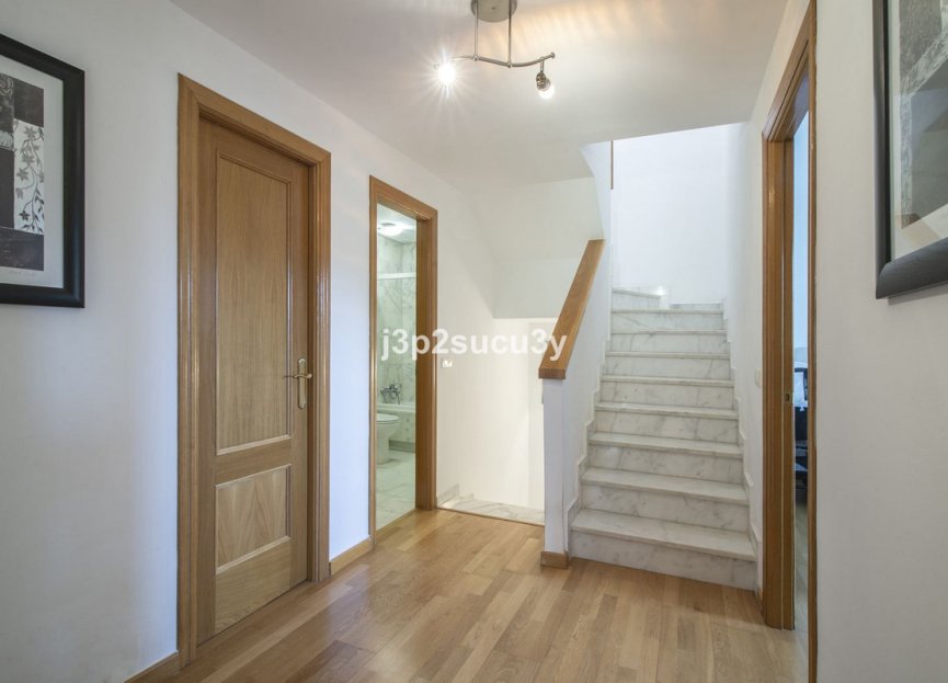 Resale - House - Semi-Detached House - Estepona - Estepona Centro