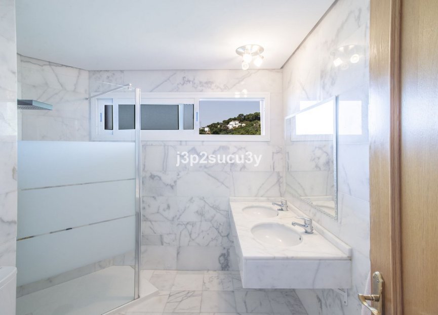 Resale - House - Semi-Detached House - Estepona - Estepona Centro