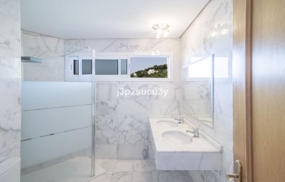 Resale - House - Semi-Detached House - Estepona - Estepona Centro