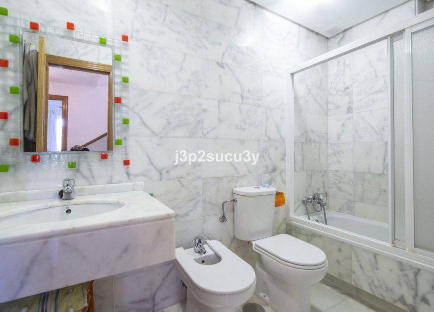 Resale - House - Semi-Detached House - Estepona - Estepona Centro